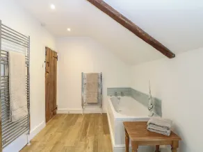 Pear Tree Cottage - Bathroom