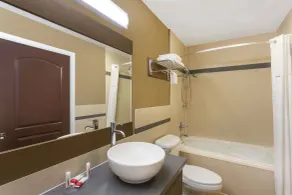 Super 8 by Wyndham Martinez - Salle de bain
