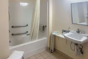 Quality Inn Gainesville I-75 - Room