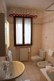 Giada Palace - Pool & Apartments - Badezimmer