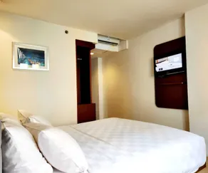 M Hotel Jakarta - Room