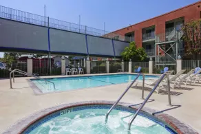 Travelodge Inn & Suites by Wyndham Anaheim on Disneyland Dr - Piscine