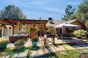 1 Mi to Lake Tulloch: Home w/ Patio Oasis & Pool - Innvendig