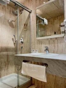 Hotel & Restaurant Figueres Parc - Bathroom