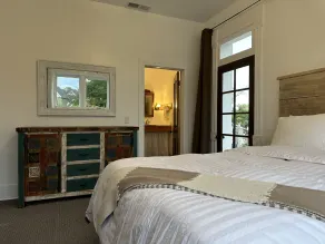 The Cottage at 241 North - Rom
