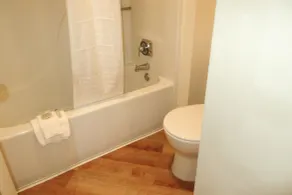 Quality Inn & Suites Raleigh Durham Airport - Salle de bain