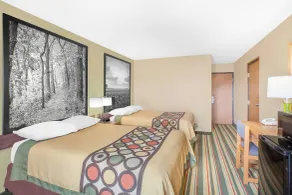 Super 8 by Wyndham Mt Pleasant - Zimmer