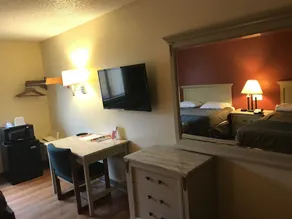 Econo Lodge Akron Copley Northwest - Vue de la chambre