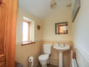 Ellenhall Farm Cottage - Bathroom