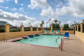Comfort Suites Baytown I - 10 - Piscine
