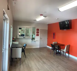 Scottish Inn & Suites - IAH Airport - Borne des arrivées/des départs