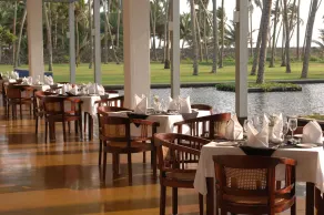 The Blue Water - Geoffrey Bawa Heritage Resort Hotel - Restaurante