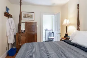 Stone Maiden Inn - Room