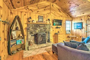 Mountian View Retreat < 2 Mi to White River! - Interior