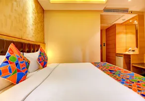 S Comfort Inn - Room