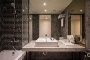Goldinn Hotel - Bathroom