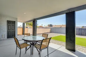 3 Mi to Desert Diamond Arena: Peoria Home w/ Yard! - Interior