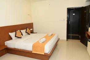 Sai Vihaar Inn & Suites - Quarto