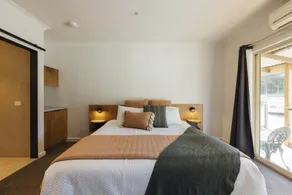 Eleven - Room
