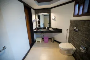 Hotel Kodai International - Bathroom