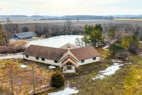 Secluded, Waterfront Home w/ Patio in Craigville! - Innenbereich