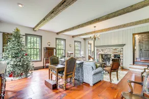 Spacious & Historic Cabin in New Haven w/ Pond! - Innenbereich
