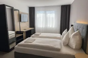 HI Grand City Hotel - Room
