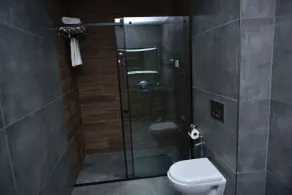 Hotel Monarch - Bathroom