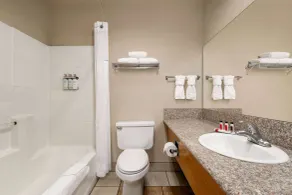 Travelodge by Wyndham Lake Havasu - Bathroom
