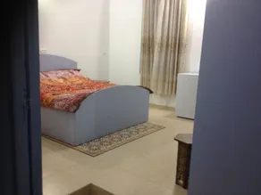 Nzar Khoury for Hosting - Room