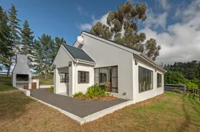 High Season Farm Luxury Cottages - Room