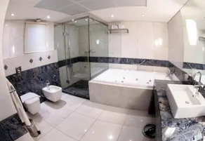 King Suites Hotel - Bathroom