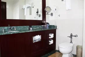 Hotel Las Americas - Bathroom