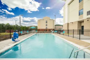 Hampton Inn Newport - Piscine
