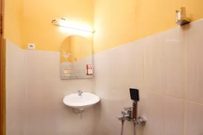 Hotel O near UGM formerly Bayang Brothers Guest House - Salle de bain