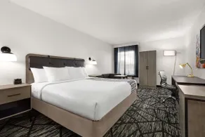 La Quinta Inn & Suites by Wyndham Cleveland Airport West - Chambre