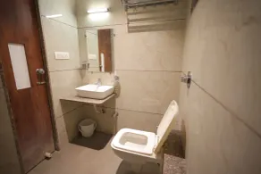 Hotel Rangoli Dharampur - Baño