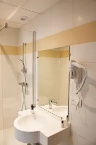 Hôtel Moderne, Arras - Salle de bain