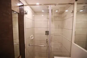 Hotel Park Elanza Chennai - Bathroom