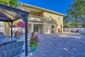 Modern Clearwater Home w/ Deck: 9 Mi to Beach - Interiör