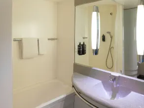 ibis budget Tours Sud - Salle de bain