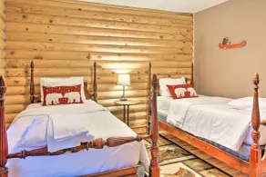 Cedar Mountain Log Cabin: 4 Mi Dupont State Forest - Rom