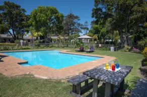 Pine Lodge George - Pool