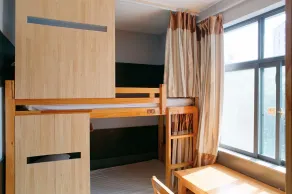 Kunming Upland International Youth Hostel ,near the city center ,2 mins walk to the subway, 2 mins walk to the Green Lake, Close to Yuan tong Temple, Old street, Yunnan University, convenient payment and visa cards are accepted - Room