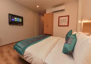Hotel Mavens White Artemis Hospital Road Sector 52 Gurgaon - Room