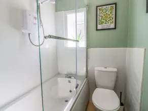 4 Pulmans Place - Bathroom