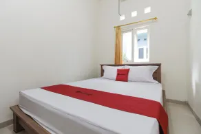 RedDoorz near Universitas Palangkaraya - Room