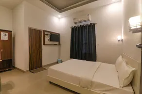 FabHotel SR Inn - Camera