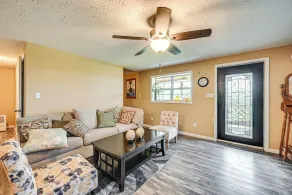 6 Mi to Lake Liberty: Pet-friendly Home w/ Yard - Interior