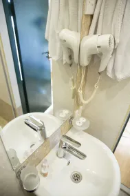 Old City Inn Hotel - Bathroom